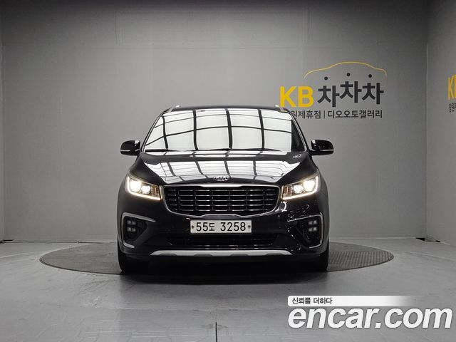 Kia Carnival 7-Seater Limousine VIP — пробег 108 957 км — фото 1 из 5