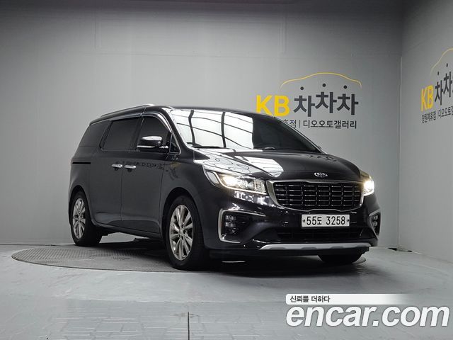Kia Carnival 7-Seater Limousine VIP — пробег 108 957 км — фото 2 из 5