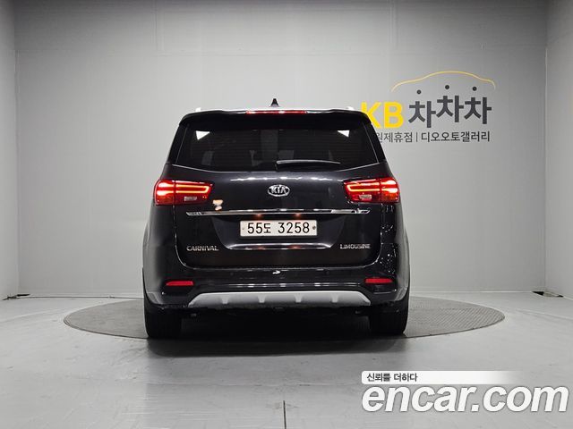Kia Carnival 7-Seater Limousine VIP — пробег 108 957 км — фото 4 из 5
