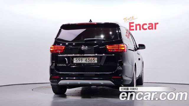 Kia Carnival из Кореи Encar