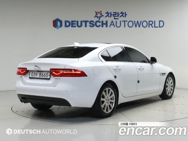 Jaguar XE 20d Prestige — пробег 106 900 км — фото 2 из 5
