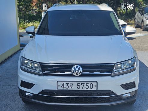 Volkswagen Tiguan 2.0 TDI Premium — пробег 56 864 км — фото 1 из 5
