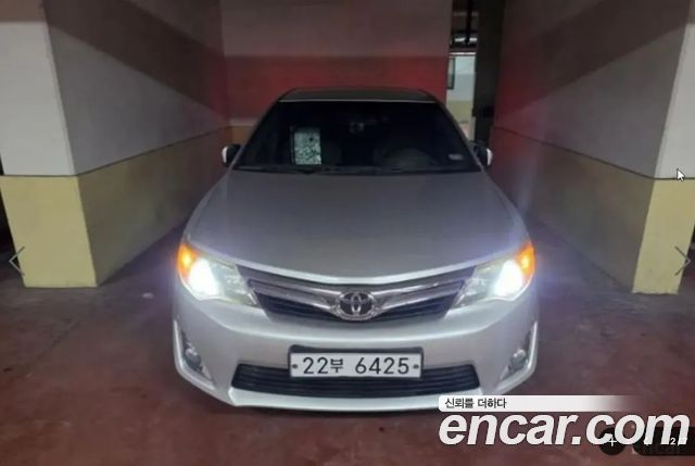 Toyota Camry 2.5 XLE — пробег 127 769 км — фото 2 из 5