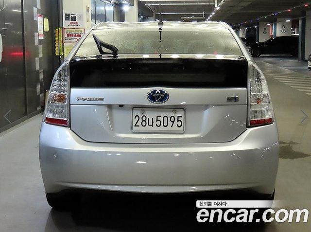 Toyota Prius 1.8 — пробег 141 487 км — фото 5 из 5