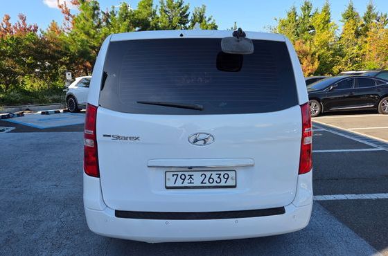 Hyundai Starex 12-Seater Wagon Smart — пробег 80 992 км — фото 4 из 5