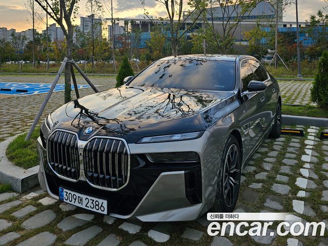BMW 7-Series 740i sDrive M Sport — пробег 46 700 км — фото 1 из 5
