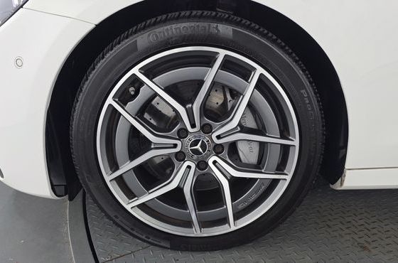 Mercedes-Benz E-Class E220d 4MATIC AMG Line — пробег 89 766 км — фото 5 из 5