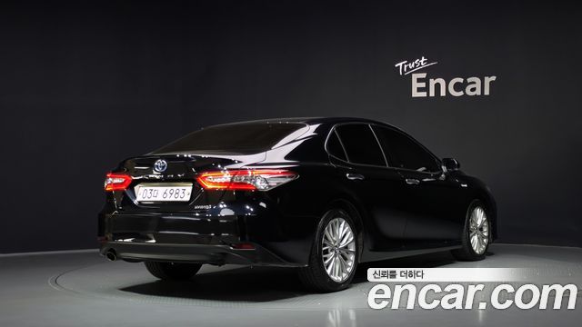 Toyota Camry 2.5 XLE Hybrid — пробег 90 932 км — фото 2 из 5