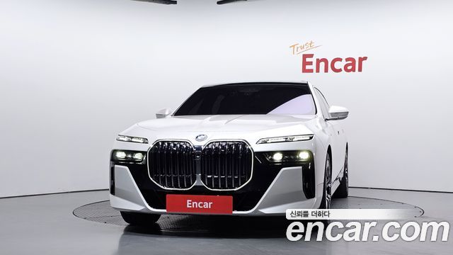 BMW i7 eDrive 50 M Sport — пробег 7 700 км — фото 3 из 5