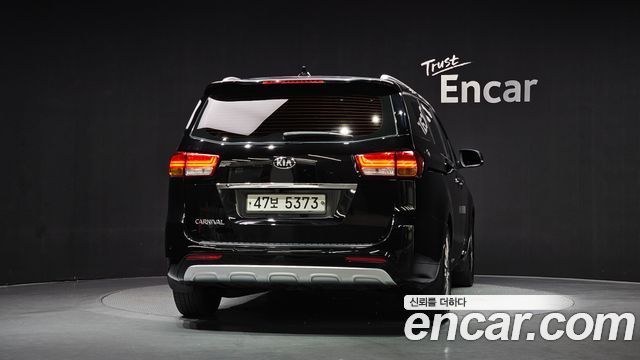 Kia Carnival 9-seater Prestige — пробег 137 650 км — фото 4 из 5