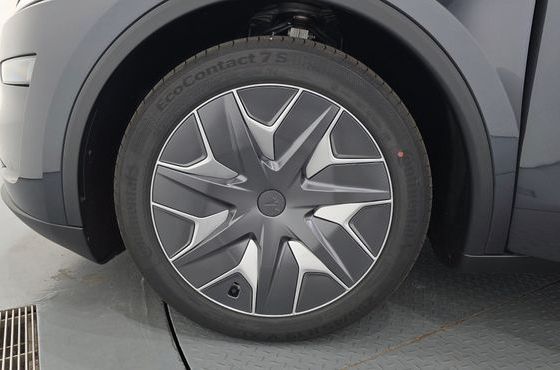 Tesla Model Y L Long Range AWD — пробег 141 км — фото 5 из 5