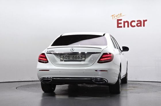 Mercedes-Benz E-Class E220d Avantgarde — пробег 91 455 км — фото 4 из 5