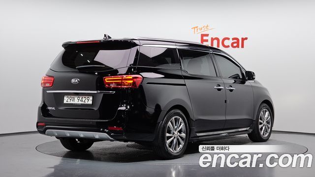 Kia Carnival из Кореи Encar