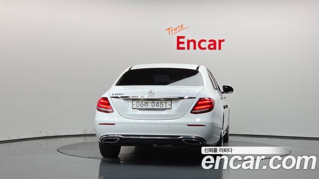 Mercedes-Benz E-Class E220d Avantgarde — пробег 147 879 км — фото 4 из 5