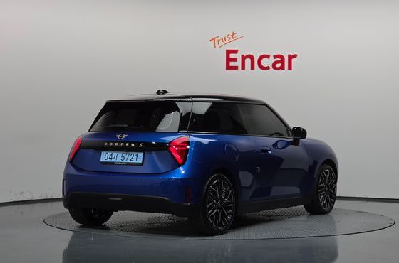 Mini Cooper SE Favoured — пробег 24 176 км — фото 2 из 5