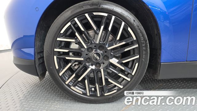 Mini Cooper SE Favoured — пробег 24 176 км — фото 5 из 5