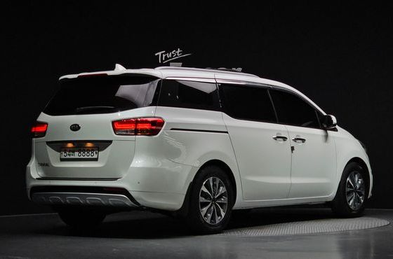 Kia Carnival 9-seater Luxury — пробег 229 861 км — фото 2 из 5