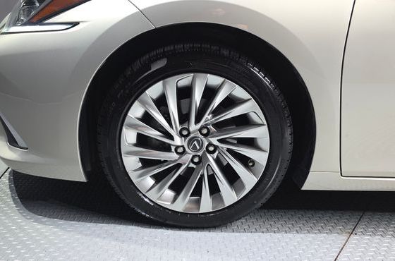 Lexus ES Luxury Plus — пробег 126 374 км — фото 5 из 5