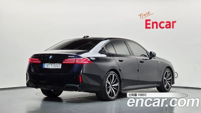 BMW 5-Series 530e xDrive M Sport — пробег 10 339 км — фото 2 из 5
