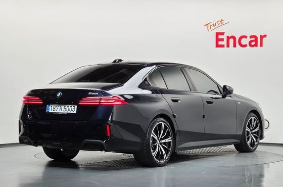 BMW 5-Series 530e xDrive M Sport — пробег 10 339 км — фото 2 из 5