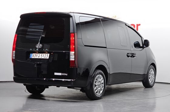 Hyundai Staria Cargo 5-Seater Modern — пробег 2 378 км — фото 2 из 5