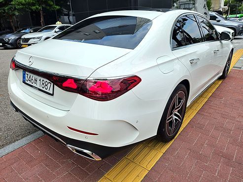 Mercedes-Benz E-Class E200 AMG Line — пробег 800 км — фото 4 из 5