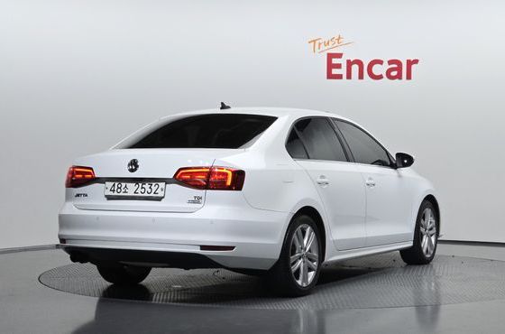 Volkswagen Jetta 2.0 TDI BlueMotion Premium 6th — пробег 109 935 км — фото 2 из 5