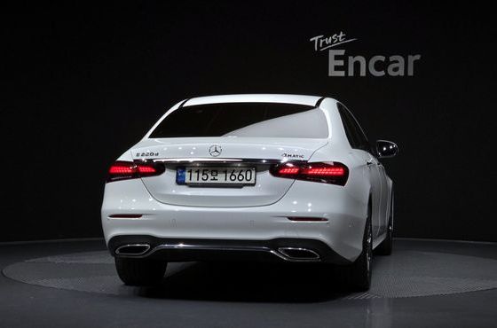 Mercedes-Benz E-Class E220d 4MATIC AMG Line — пробег 55 464 км — фото 4 из 5