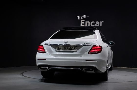 Mercedes-Benz E-Class E350 4MATIC AMG Line — пробег 55 140 км — фото 4 из 5