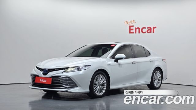 Toyota Camry 2.5 XLE Hybrid — пробег 64 056 км — фото 1 из 5