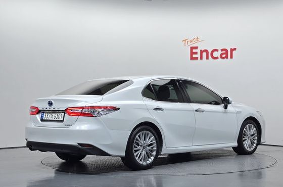 Toyota Camry 2.5 XLE Hybrid — пробег 64 056 км — фото 2 из 5