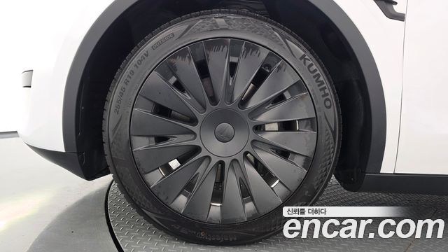 Tesla Model Y RWD — пробег 48 845 км — фото 5 из 5