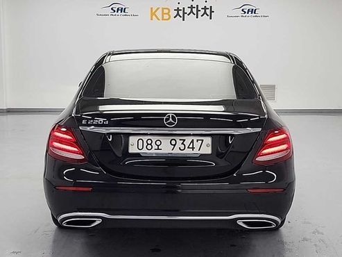Mercedes-Benz E-Class E220d Avantgarde — пробег 125 773 км — фото 4 из 5