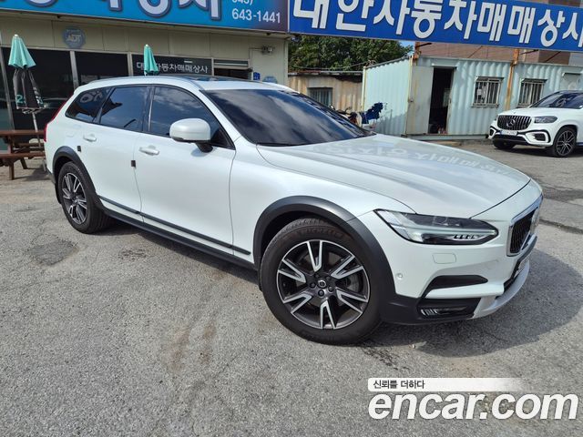 Volvo V90 D5 PRO AWD — пробег 45 000 км — фото 2 из 5