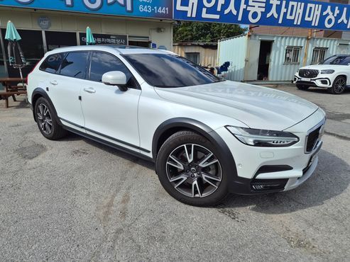 Volvo V90 D5 PRO AWD — пробег 45 000 км — фото 2 из 5