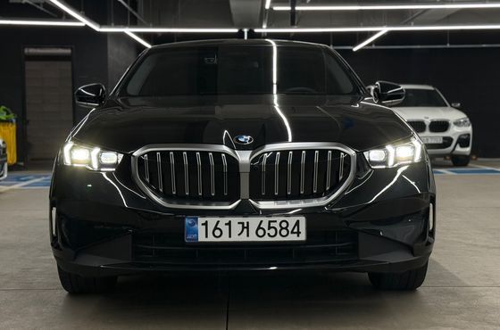 BMW 5-Series 520i — пробег 6 015 км — фото 3 из 5