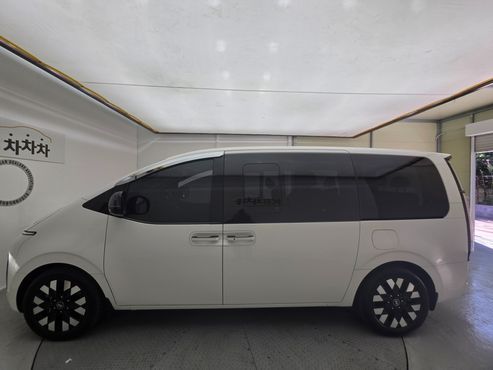 Hyundai Staria L3.5 Lounge 9-Seater Mobility — пробег 70 000 км — фото 2 из 5