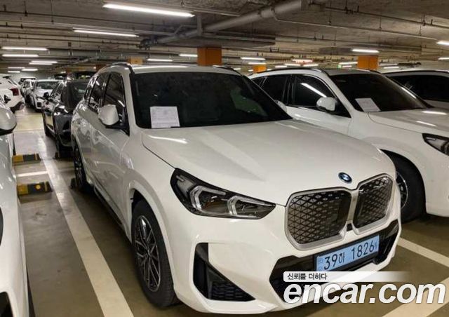 BMW iX1 eDrive 20 M Sport — пробег 1 км — фото 2 из 5