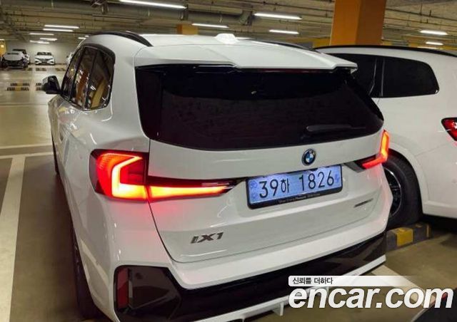 BMW iX1 eDrive 20 M Sport — пробег 1 км — фото 3 из 5