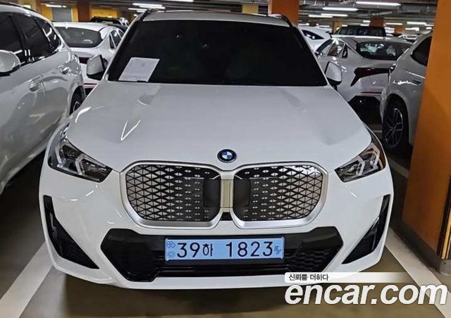 BMW iX1 eDrive 20 M Sport — пробег 1 км — фото 1 из 5