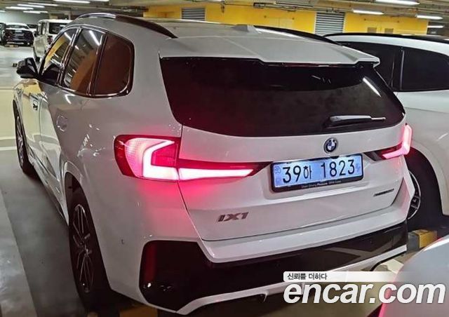 BMW iX1 eDrive 20 M Sport — пробег 1 км — фото 3 из 5