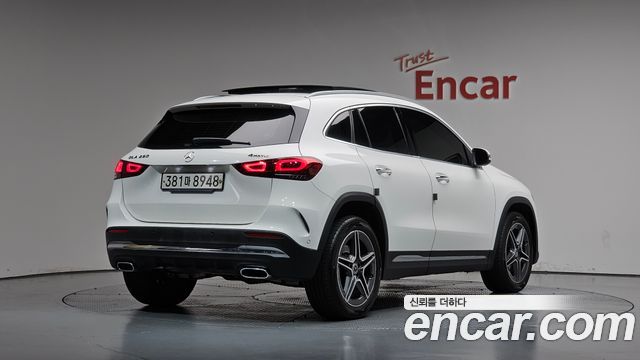 Mercedes-Benz GLA-Class GLA250 4MATIC — пробег 40 787 км — фото 2 из 5