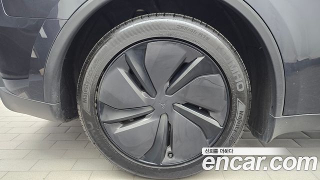 Tesla Model Y Premium RWD — пробег 21 072 км — фото 5 из 5