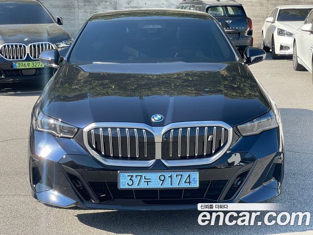 BMW i5 eDrive 40 M Sport — пробег 4 035 км — фото 3 из 5