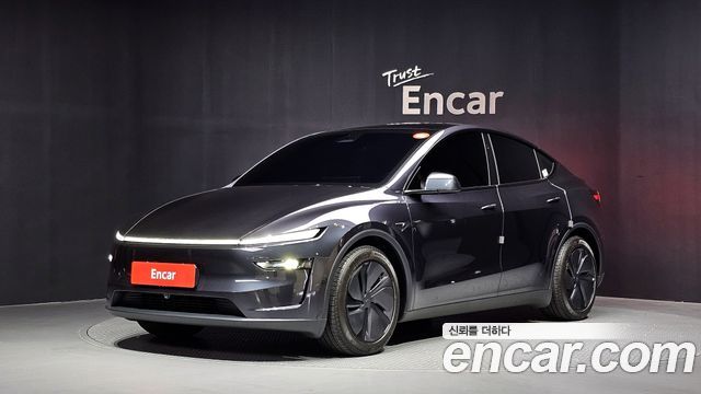 Tesla Model Y Premium RWD — пробег 8 740 км — фото 1 из 5
