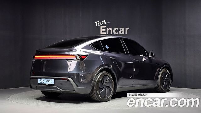 Tesla Model Y Premium RWD — пробег 8 740 км — фото 2 из 5