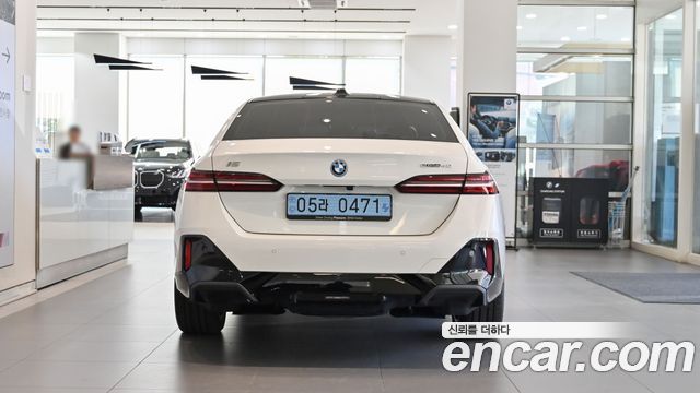 BMW i5 eDrive 40 M Sport — пробег 9 557 км — фото 4 из 5