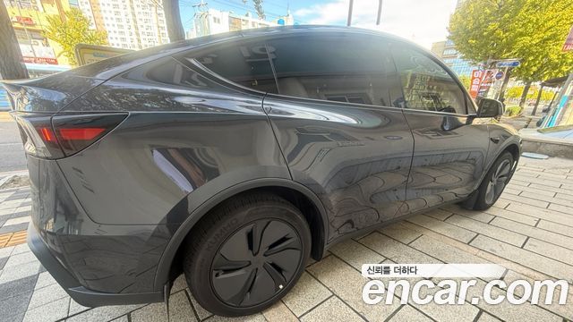 Tesla Model Y RWD — пробег 8 758 км — фото 3 из 5