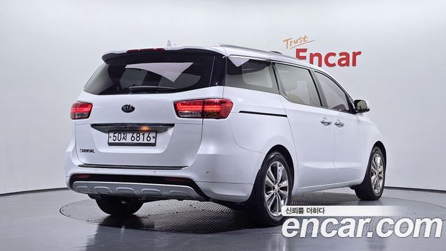 Kia Carnival из Кореи Encar