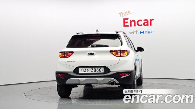 Kia Stonic из Кореи Encar